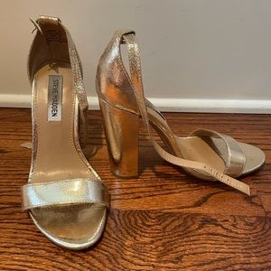 Gold Steve Madden Heels size 7 ✨